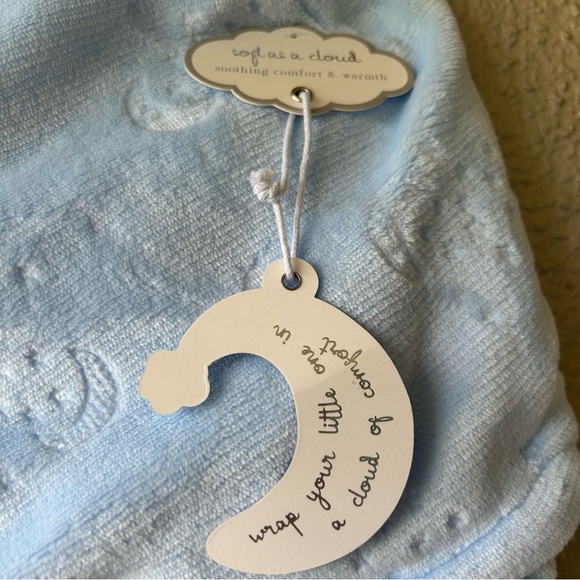 Amongst The Clouds irresistibly warm embossed swaddle blanket blue 0-3 months - Picture 6 of 8